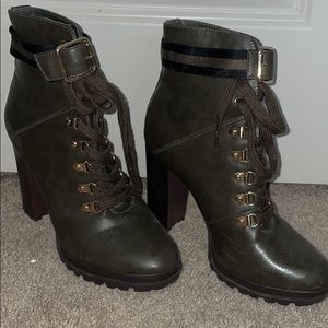 Heel combat boots - army green